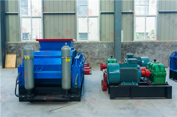 大型鉀長石制沙機易損件的更換